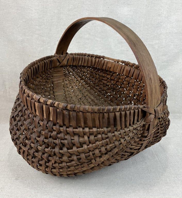 Country Buttocks Basket (1 of 8)