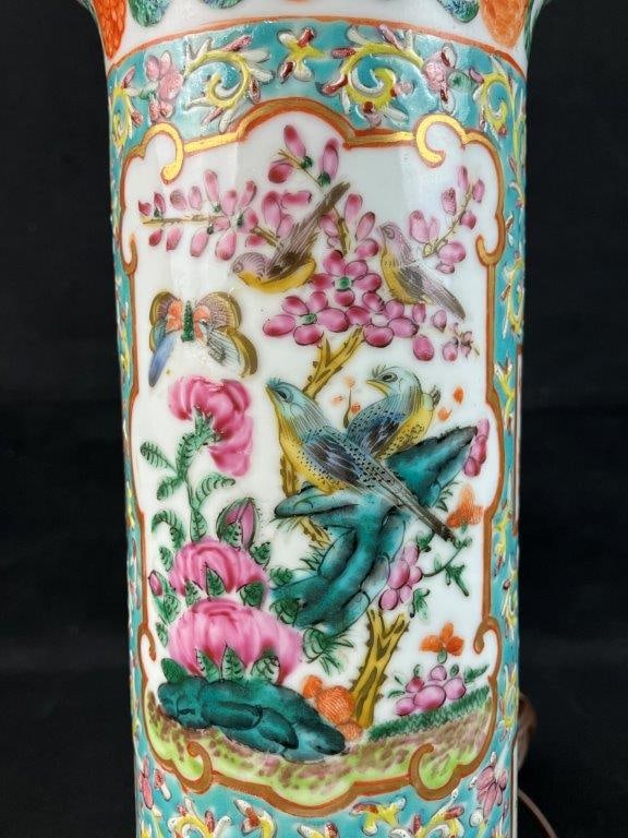 Chinese Rose Medallion Porcelain Lamp - 3