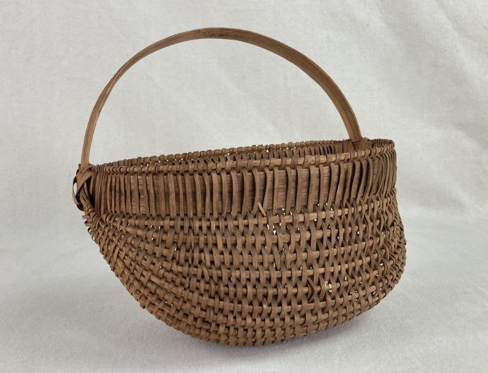Country Wall Basket: This nicely woven split oak hanging wall basket is a beautiful example of functional folk craftsmanship. Designed with a flat back to sit flush against a wall or door, it features a sturdy integrated