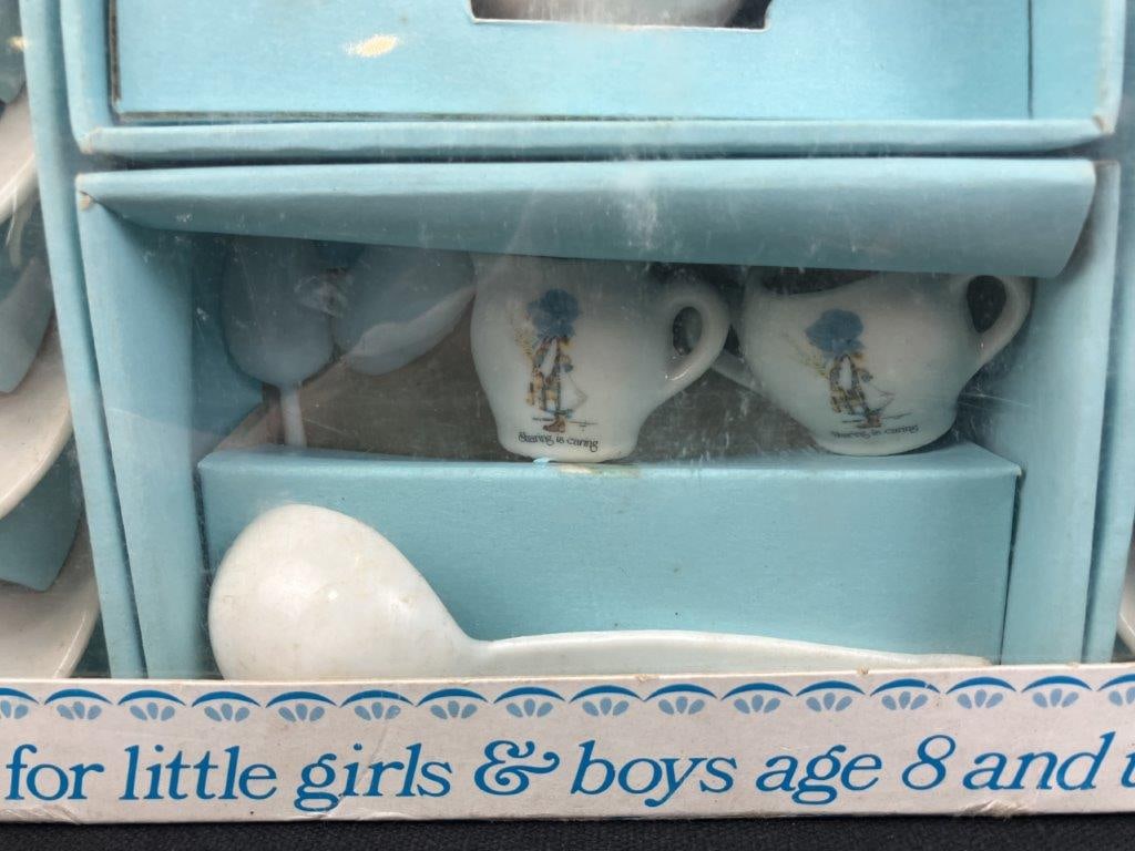 Childrenâ€™s Holly Hobbie China Tea Set - 4