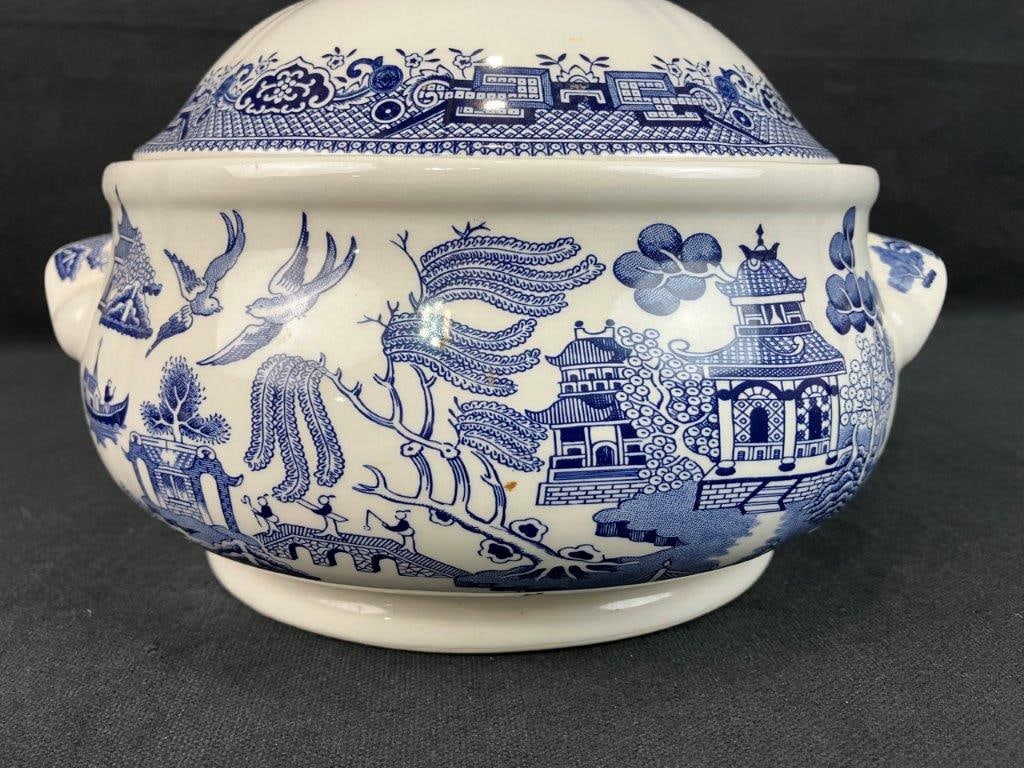 Blue Willow Blue and White Covered Dish - 5