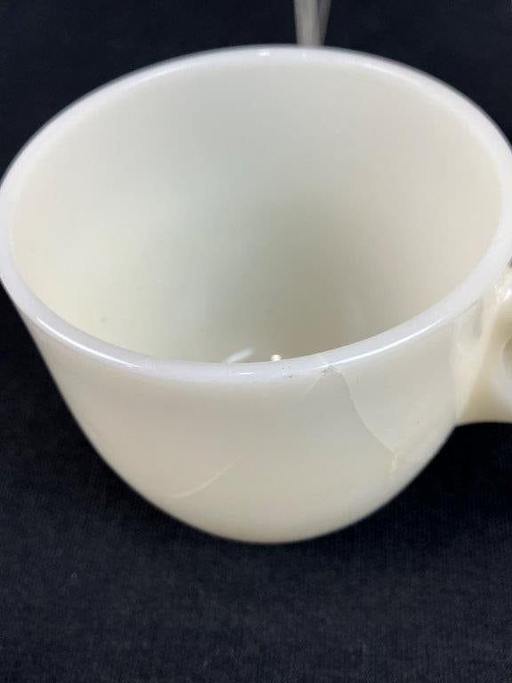 Twenty Piece Dinnerware Lot - 8
