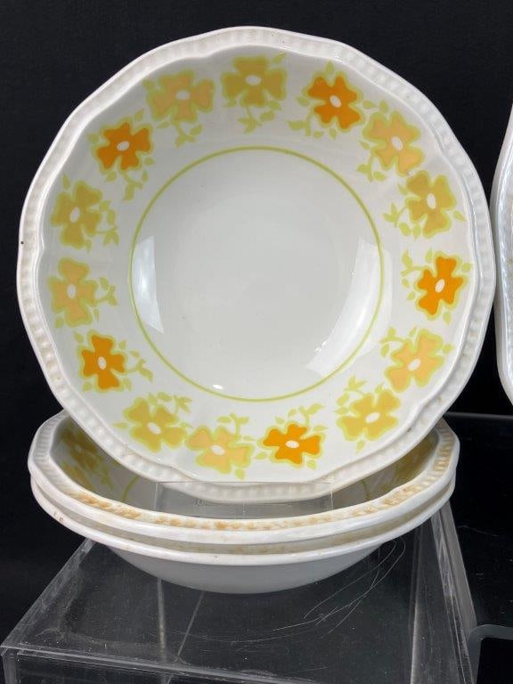 Fourteen Pieces of Kensington Staffordshire Ironstone China - 5
