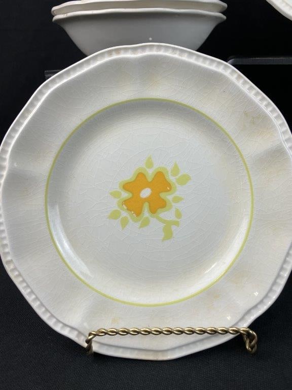 Fourteen Pieces of Kensington Staffordshire Ironstone China - 6