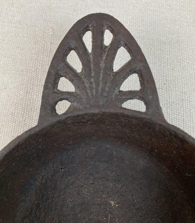 Kenrick Cast Iron Porringer, Circa 1825 - 2