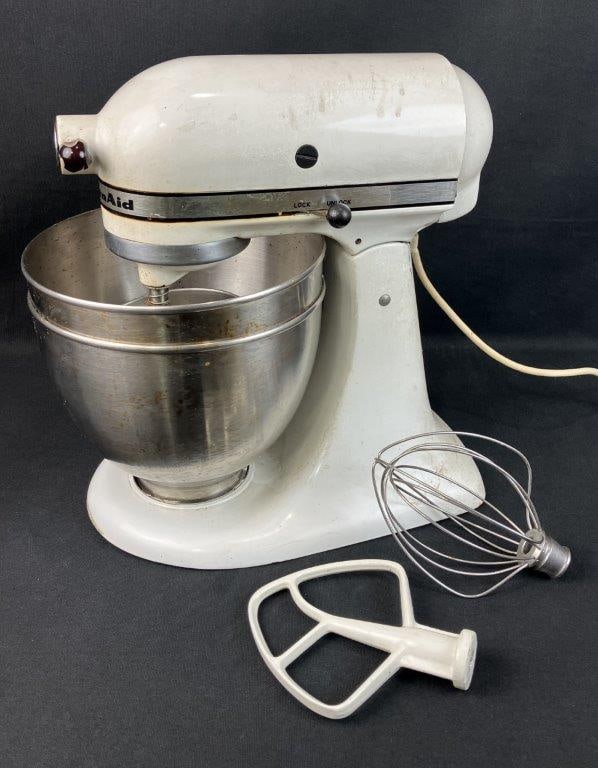 KitchenAid Blender: Vintage blender by KitchenAid with white finish, classic mid-century styling. Measures approximately 15â€³ H x 12â€³ W x 9â€³ D. Untested. Vintage