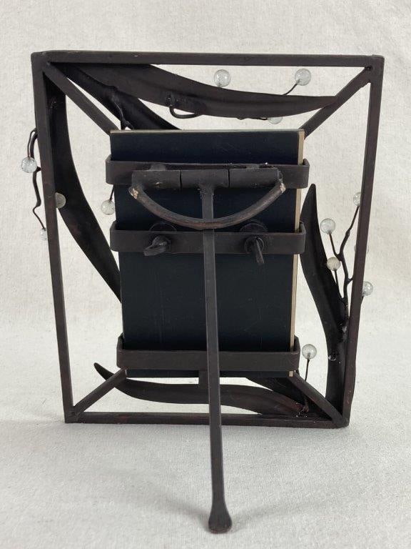 Metal Leaf Frame - 3