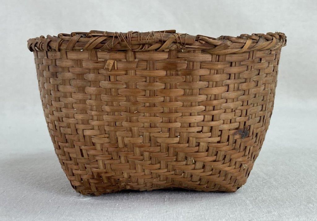 Small Native American Basket - 4