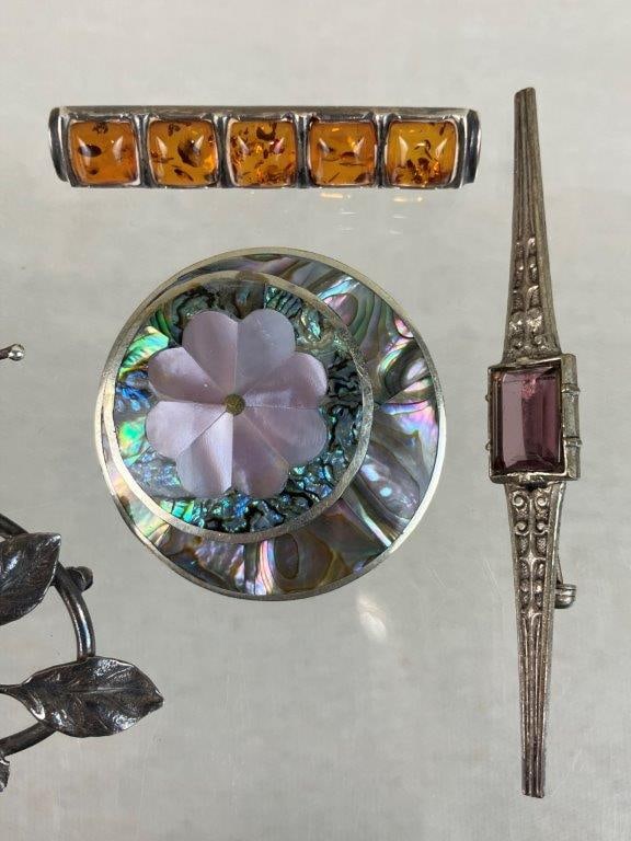 Assortment of Vintage Brooches - 4