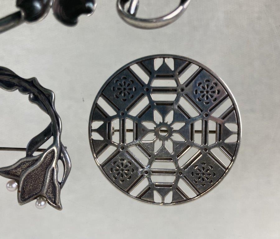 Three Sterling Silver Brooches Including Stuart Nye - 2