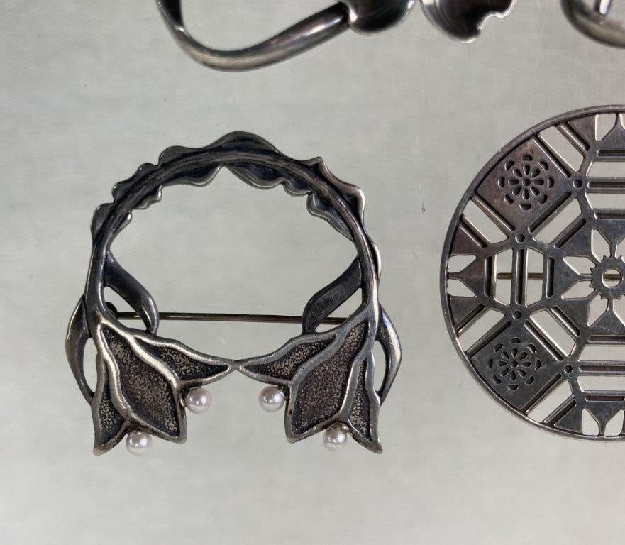 Three Sterling Silver Brooches Including Stuart Nye - 3