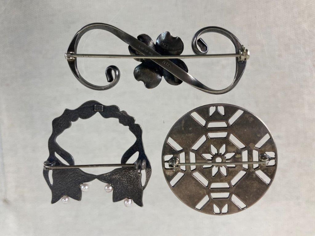 Three Sterling Silver Brooches Including Stuart Nye - 4