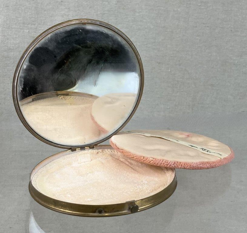 Vintage Rex Fifth Avenue Powder Compact - 2