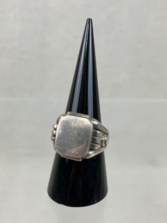 Sterling Silver Signet Ring: Sterling silver signet ring featuring a plain central panel suitable for engraving initials or an owner's emblem, with a smooth polished finish. Ring size approx. 8. Total weight approx. 10.35g. In