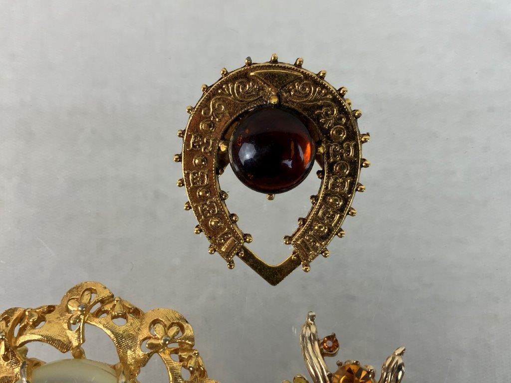 Assortment of Vintage Clip-On Earrings and Brooches - 13