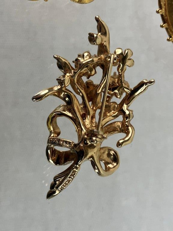 Assortment of Vintage Clip-On Earrings and Brooches - 18