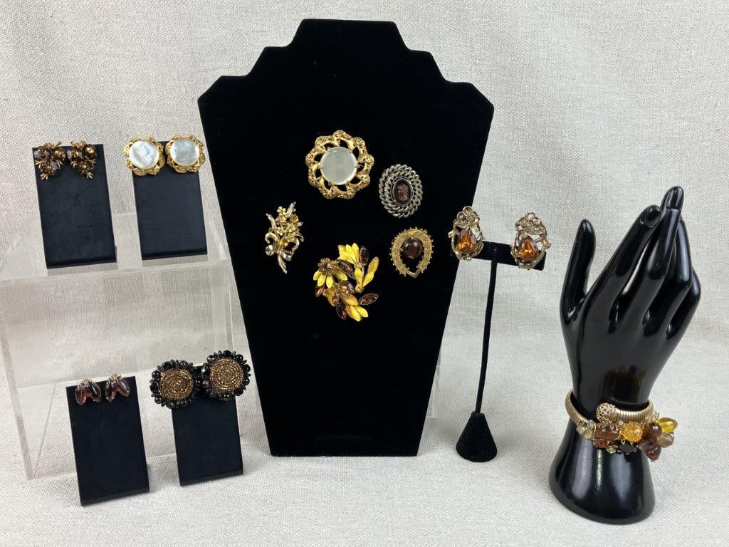 Assortment of Vintage Clip-On Earrings and Brooches (1 of 19)