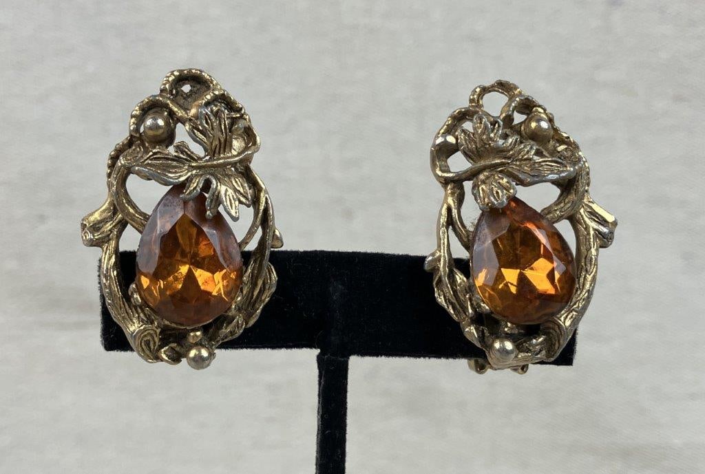 Assortment of Vintage Clip-On Earrings and Brooches - 5