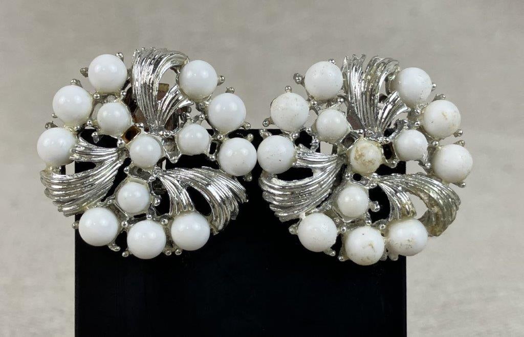 Assortment of Silver-tone Floral Brooches Including Sarah Coventry - 9