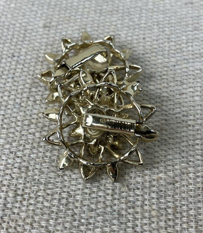 Sarah Coventry Floral Brooches and Earrings - 5