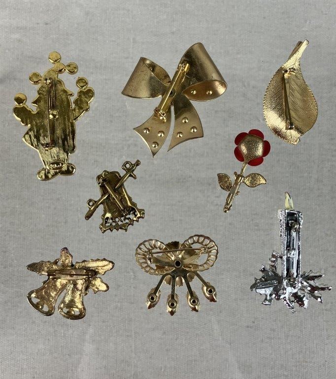 Assortment of Christmas and Plant Brooches - 5