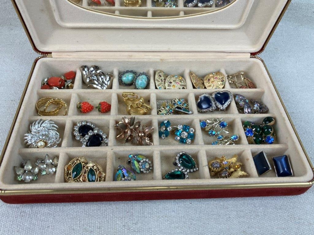 Assortment of Vintage Costume Earrings with Velvet Box - 3