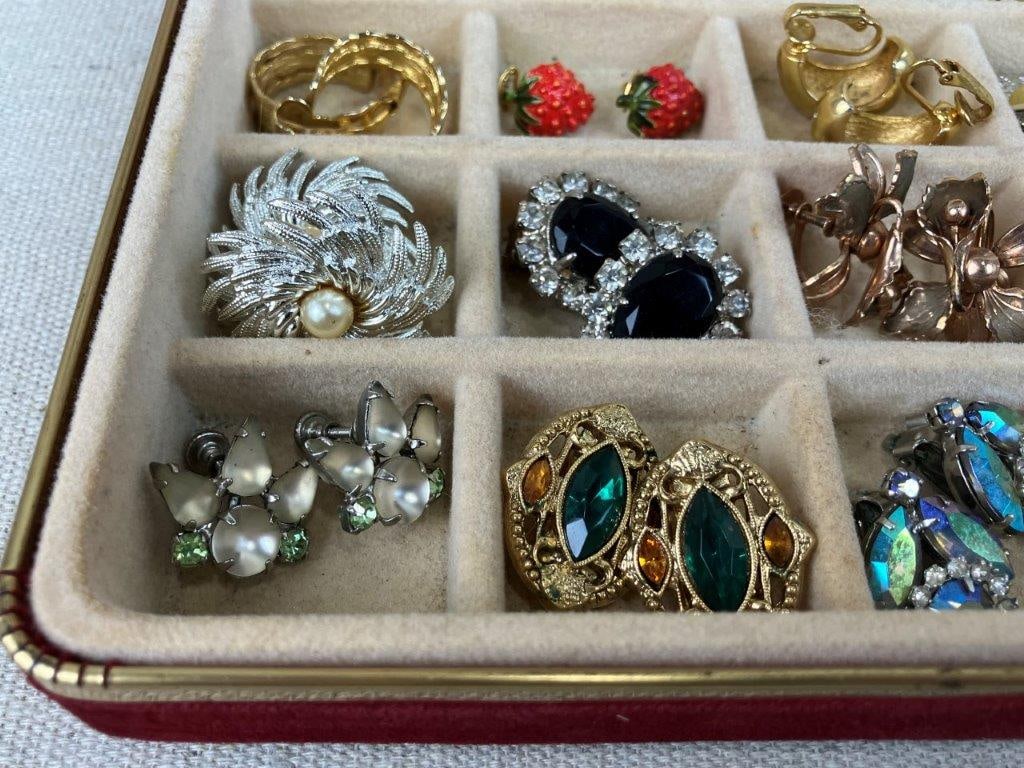 Assortment of Vintage Costume Earrings with Velvet Box - 5
