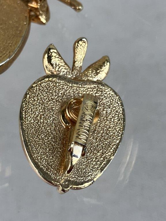 Sarah Coventry Gold-tone Apple Brooch and Clip-On Earrings, 1970 - 4
