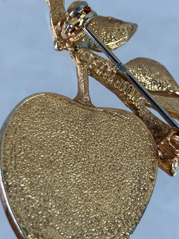 Sarah Coventry Gold-tone Apple Brooch and Clip-On Earrings, 1970 - 5
