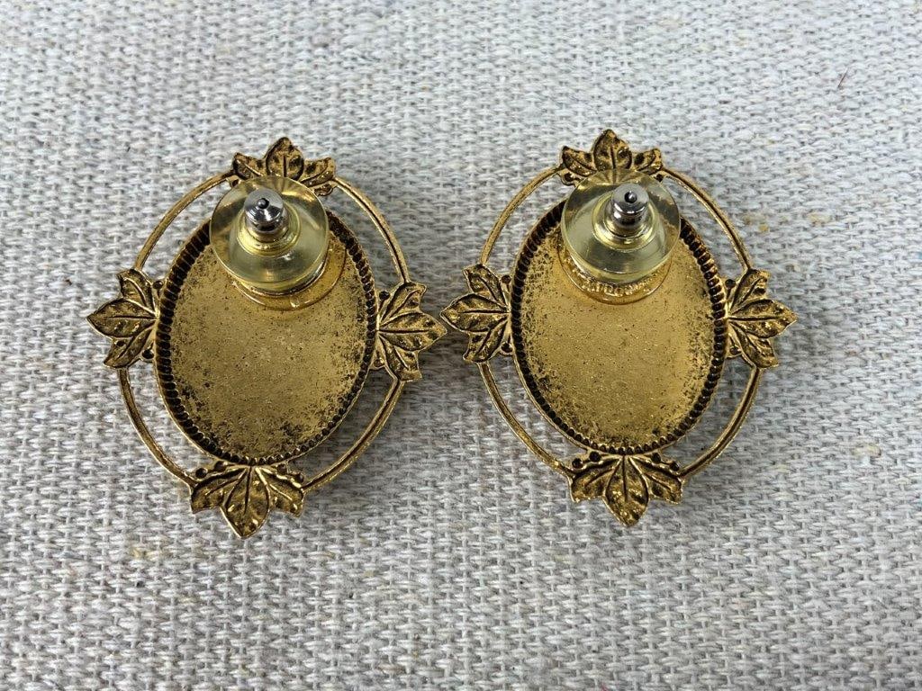 Vintage Cameo Rose Brooch and Earrings - 7
