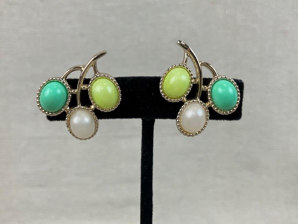 Vintage Costume Jewelry Earrings and Jewelry Box - 2