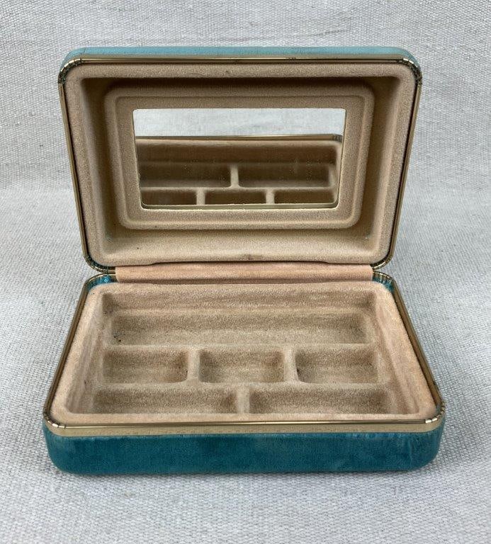 Vintage Costume Jewelry Earrings and Jewelry Box - 4