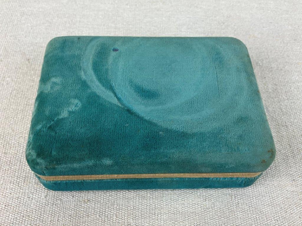 Vintage Costume Jewelry Earrings and Jewelry Box - 5
