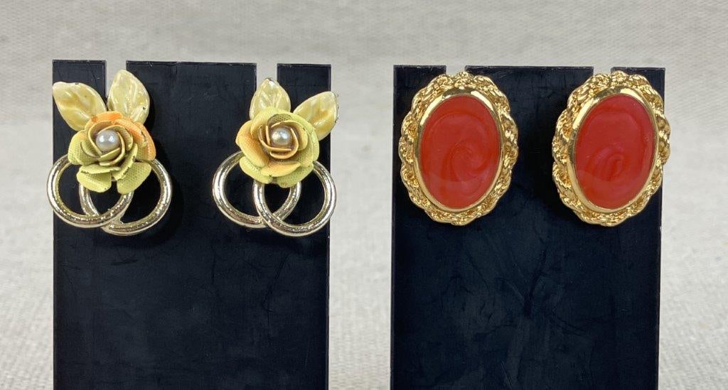 Vintage Costume Jewelry Earrings and Jewelry Box - 9