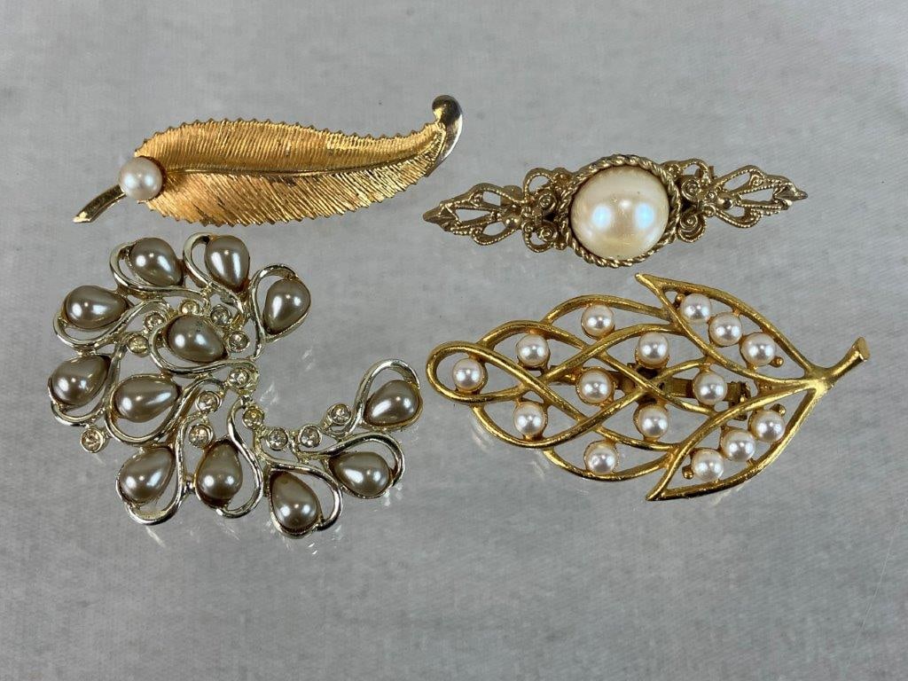 Vintage Faux Pearl Jewelry Assortment - 7