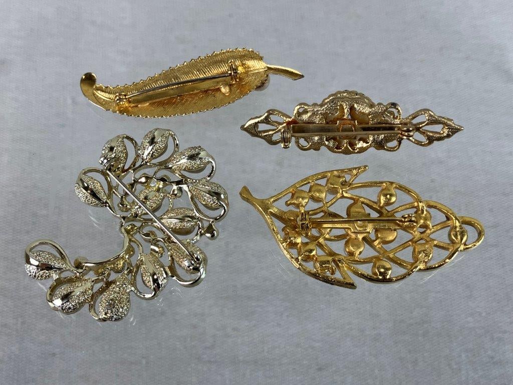 Vintage Faux Pearl Jewelry Assortment - 8