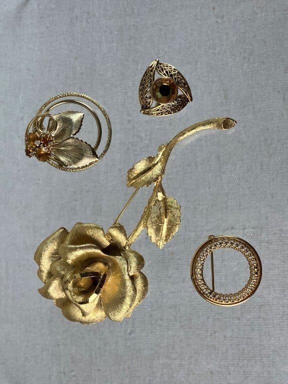 Assortment of Gold Tone Costume Jewelry Including Cameo Pendant - 11