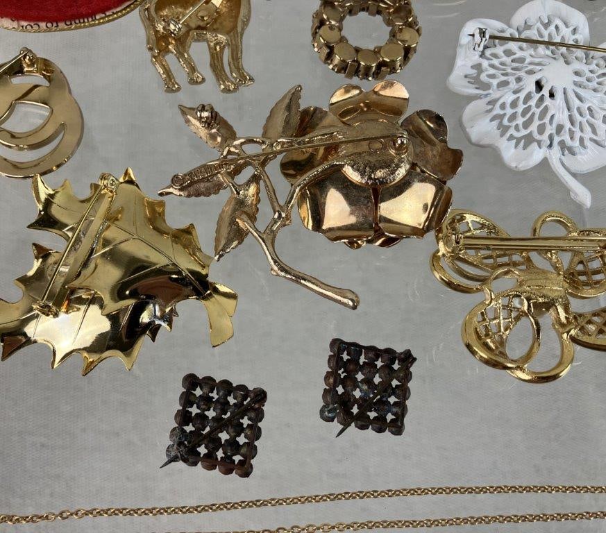 Assortment of Gold-tone Brooches Including Sarah Coventry and Monet - 13