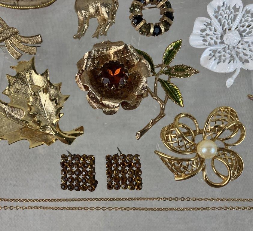 Assortment of Gold-tone Brooches Including Sarah Coventry and Monet - 7