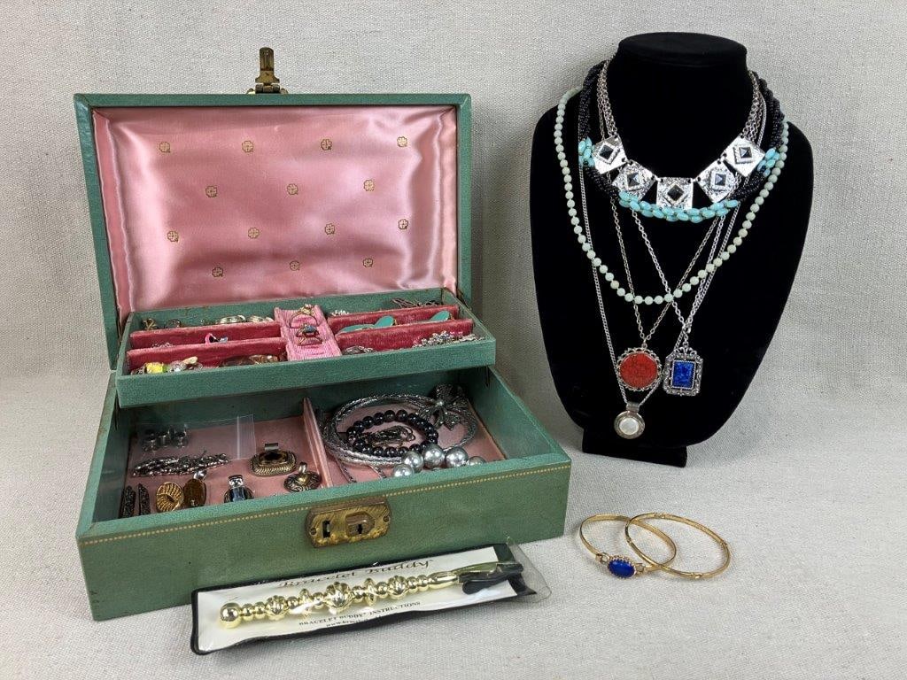 Green Tooled Leather Jewelry Box and Vintage Jewelry Assortment: This collection features a soft green leather jewelry box embellished with a tooled and gilt leaf design, containing an assortment of approximately forty pieces of vintage jewelry. A standout highligh