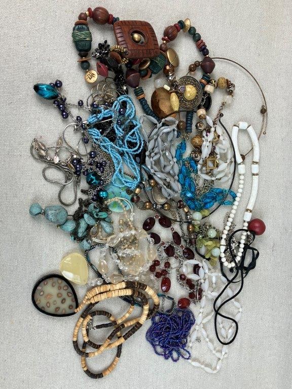Large Assortment of Costume Jewelry Necklaces (1 of 6)