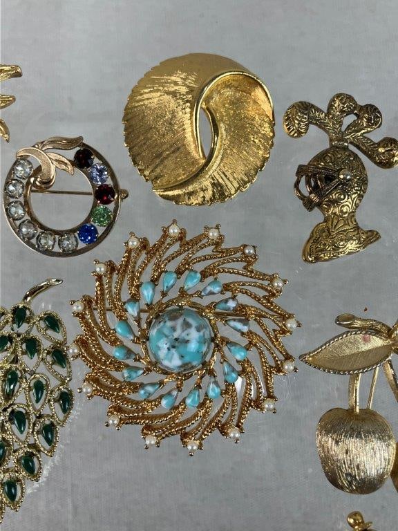 Gold-Tone Costume Brooch Assortment Including Sarah Coventry - 4