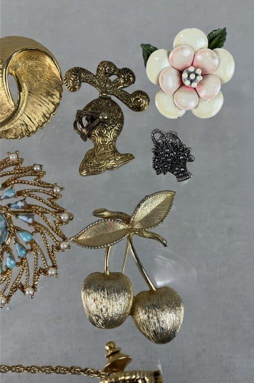 Gold-Tone Costume Brooch Assortment Including Sarah Coventry - 5