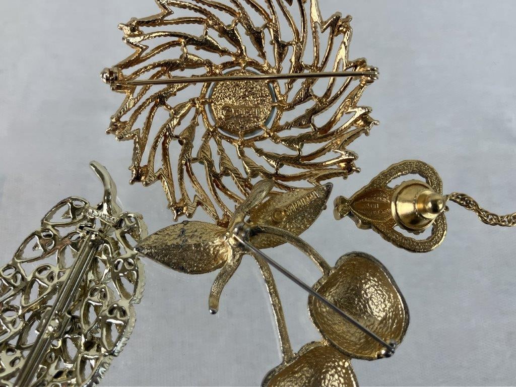 Gold-Tone Costume Brooch Assortment Including Sarah Coventry - 9
