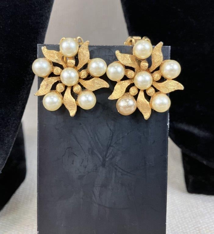 Gold-Tone Costume Jewelry Assortment - 7