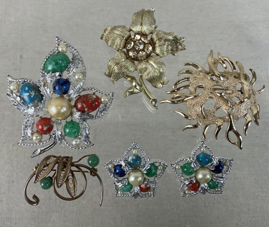 Costume Jewelry Brooch Assortment Including Sarah Coventry: This five-piece collection of vintage costume jewelry features iconic mid-century designs, most notably from Sarah Coventry. The set is highlighted by a 1967 "Fantasy" collection set, which includes