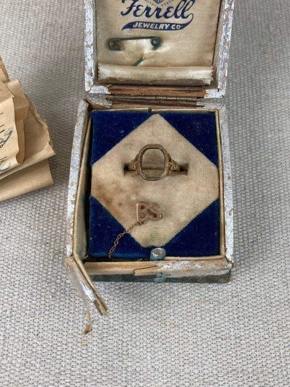20th Century 18K Gold Ring with 14K Gold Charm - 2