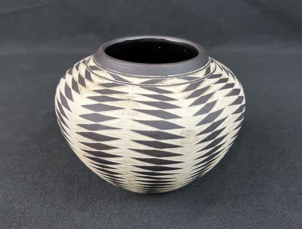 Leslie Thompson Pottery Op Art Vase (1 of 6)