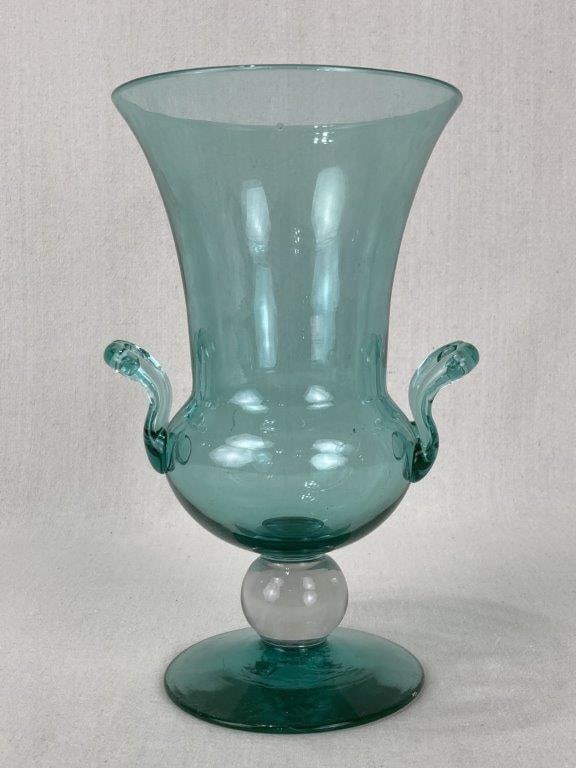 Pairpoint Art Glass Vase: This elegant Pairpoint art glass vase features a vibrant Marina Blue coloration, beautifully paired with a clear ball stem and hand-applied curved loop handles. Designed with a classic flared urn body