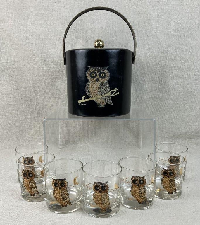 Mid Century Modern Couroc of Monterey Owl Ice Bucket and Glasses: Delightful vintage entertaining set from the renowned mid-century maker Couroc of Monterey perfectly captures the playful, stylized aesthetic of 1960s cocktail culture. The collection features a